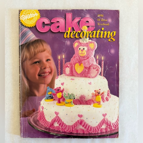 WILTON YEARBOOK Cake Decorating Collection - Picture 3 of 14